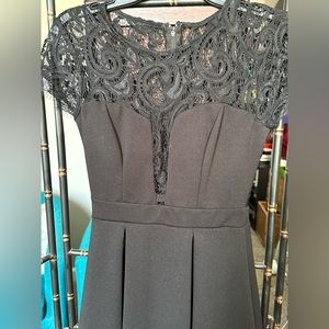 Bdarlin black lace neckline sz 1/2 jr